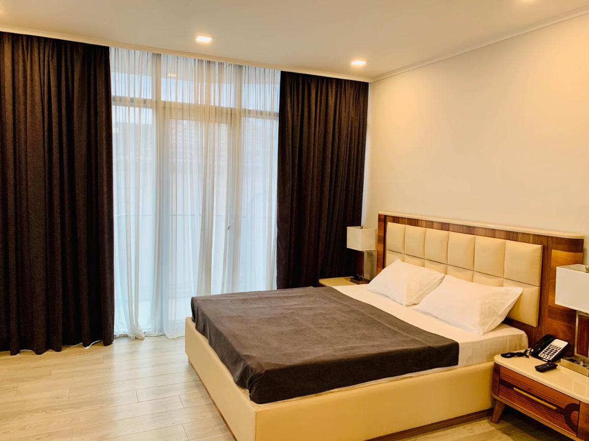 Hotel Tsereteli Palace Batoumi Extérieur photo