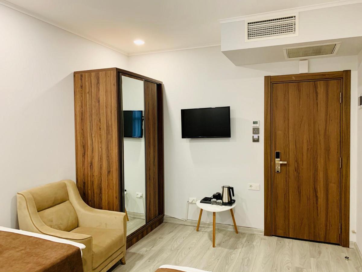 Hotel Tsereteli Palace Batoumi Extérieur photo