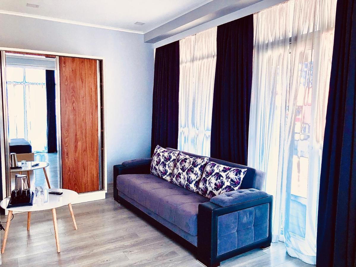 Hotel Tsereteli Palace Batoumi Extérieur photo
